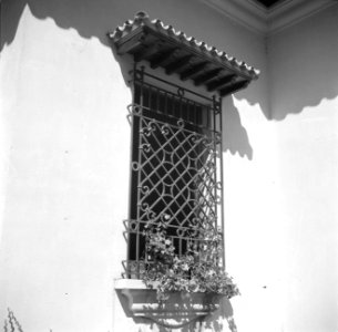 Raam in een villa bij Caracas in Venezuela, Bestanddeelnr 252-8480