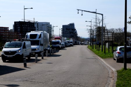 Queue in front of border control checkpoint at Europe bridge German side 2020-03-16 03