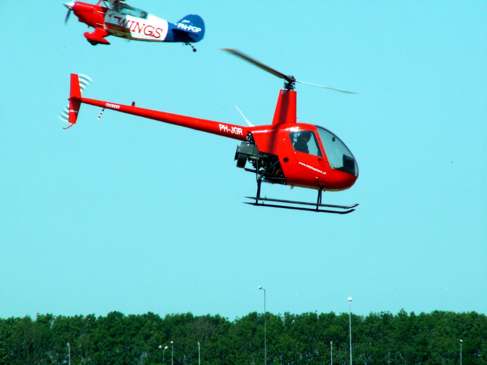 R22 PH-JGR (cn 2920) at Lelystad airport pic2