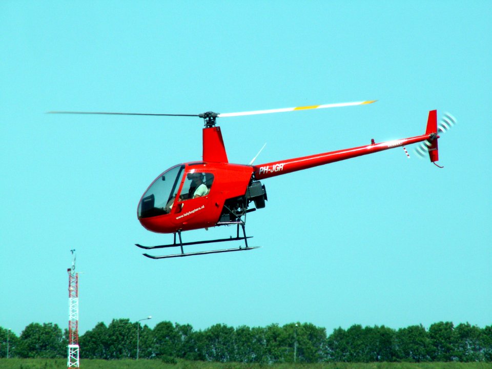 R22 PH-JGR (cn 2920) at Lelystad airport pic1