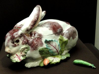 Rabbit tureen, c. 1755-1756, Chelsea Porcelain Manufactory, glassy soft-paste porcelain, overglaze enamels - Pea pod, c. 1770, Derby, soft-paste porcelain - Gardiner Museum, Toronto - DSC00829 photo