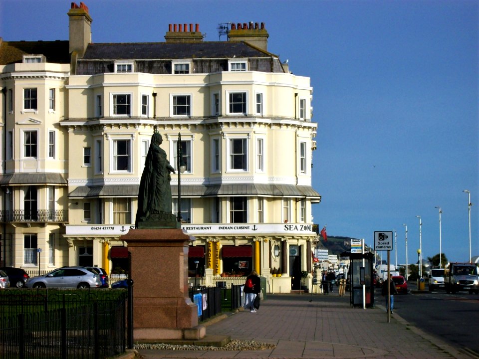 Quuen Victoria, Warrior Square