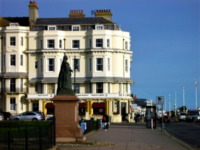 Quuen Victoria, Warrior Square