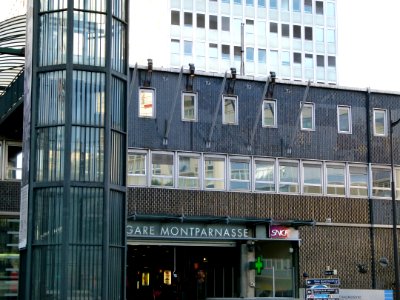 Quartier Gaité, une des entrées de la gare Montparnasse