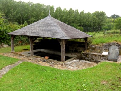 Quincy-Basse (Aisne) lavoir (02)
