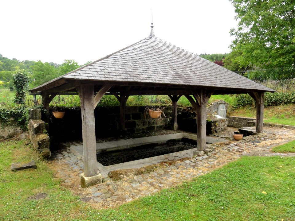 Quincy-Basse (Aisne) lavoir (01)
