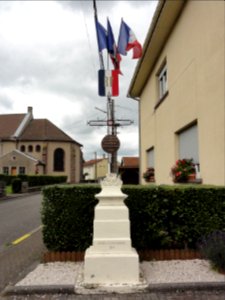 Réchicourt-le-Château (Moselle) croix mémorial de guerre