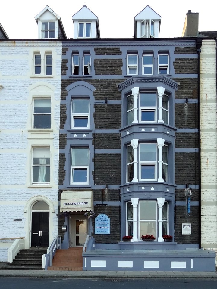 Queensbridge Hotel