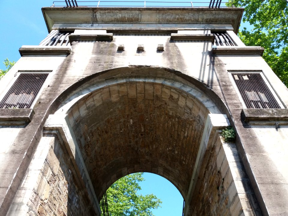 Pont de l'Île Barbe - Haut de la pile