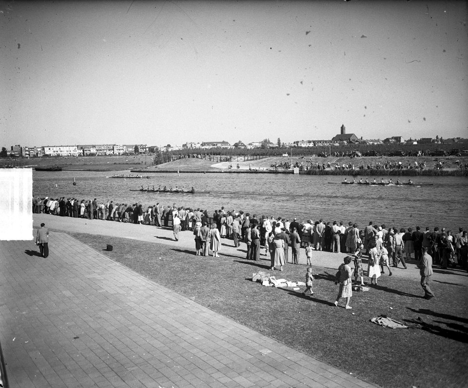 Roeiwedstrijd van de Koninklijke op bosbaan, Bestanddeelnr 904-0118