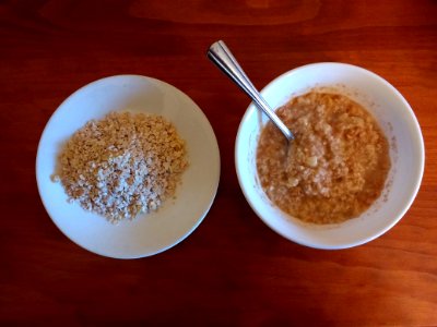 Quaker apples & cinnamon instant oatmeal 1