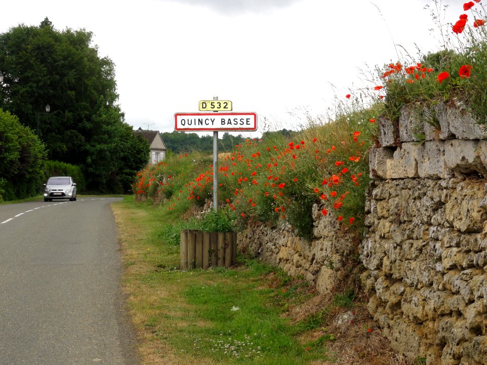 Quincy-Basse (Aisne) city limit sign