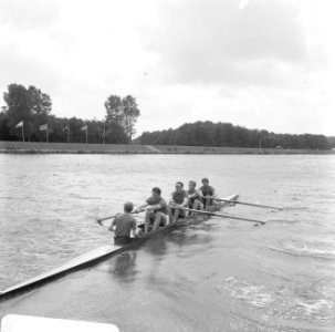 Roeiwedstrijden, Bosbaan, de vier met stuurman van Nereus een nieuw baanrecord, Bestanddeelnr 919-2887