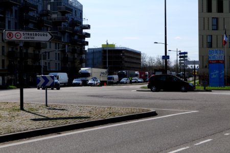 Queue in front of border control checkpoint at Europe bridge German side 2020-03-16 07