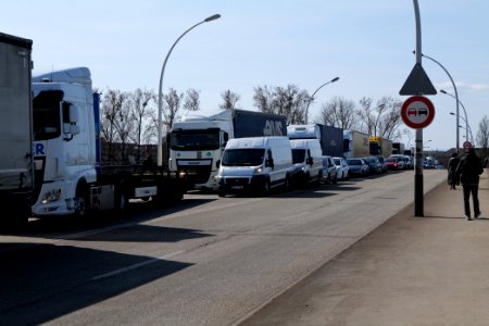 Queue in front of border control checkpoint at Europe bridge German side 2020-03-16 01