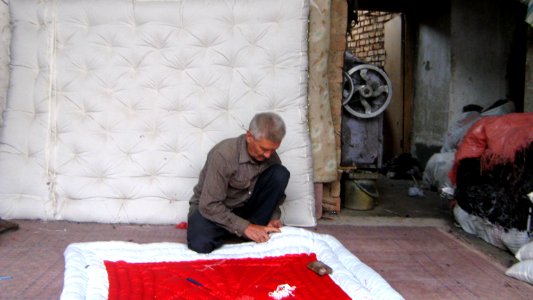 Quilter and quilting in the Bazaar of Nishapur 09