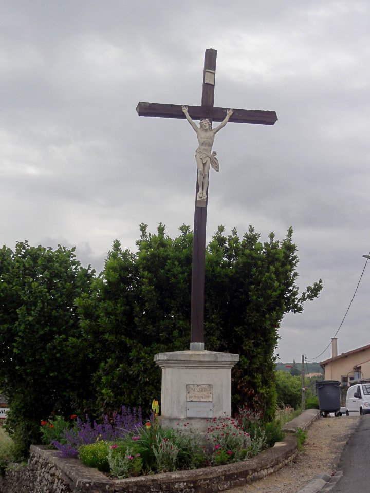 Quinçay (Vienne) Croix de chemin