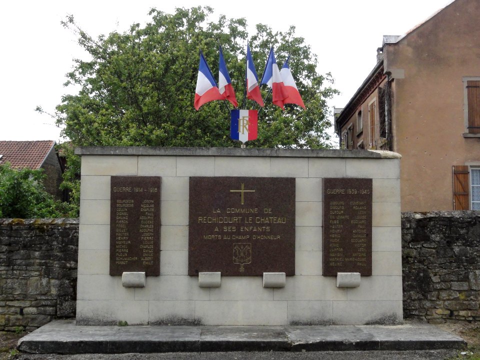 Réchicourt-le-Château (Moselle) monument aux morts