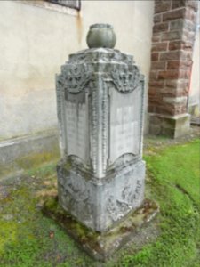 Réchicourt-le-Château (Moselle) petit monument aux morts au cimetière
