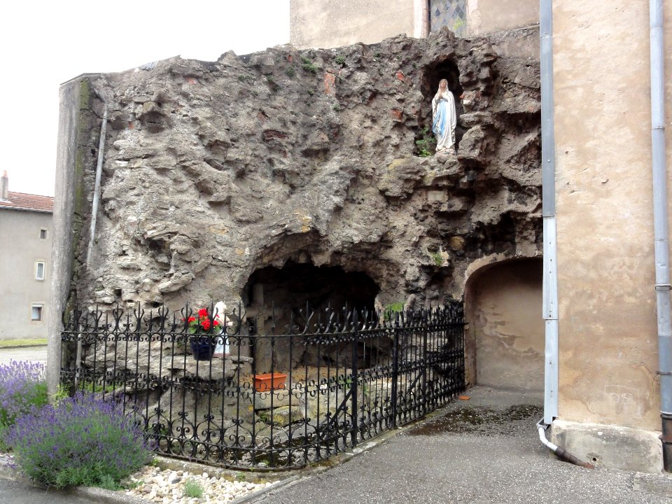 Réchicourt-le-Château (Moselle) grotte de Lourdes (A, la grande)