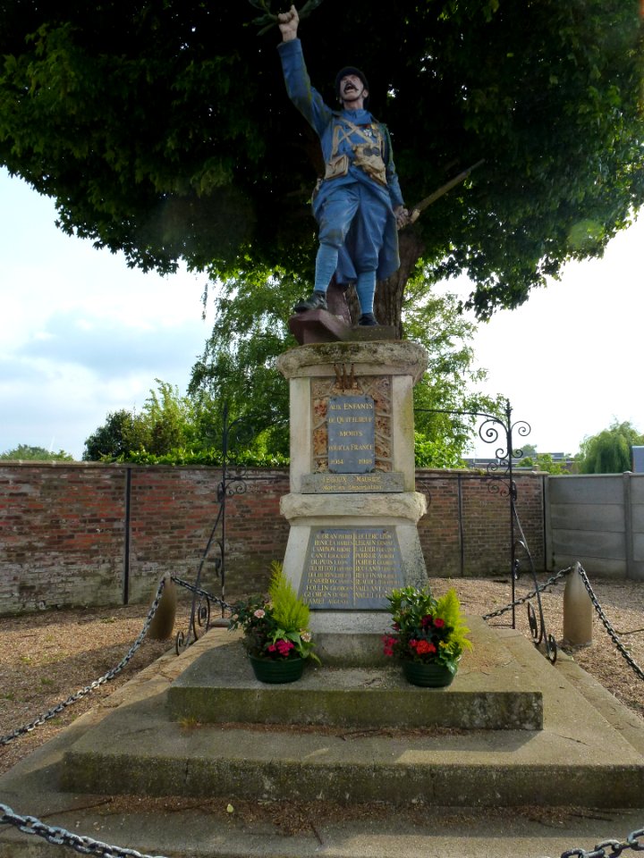 Quittebeuf (Eure, Fr) monument aux morts