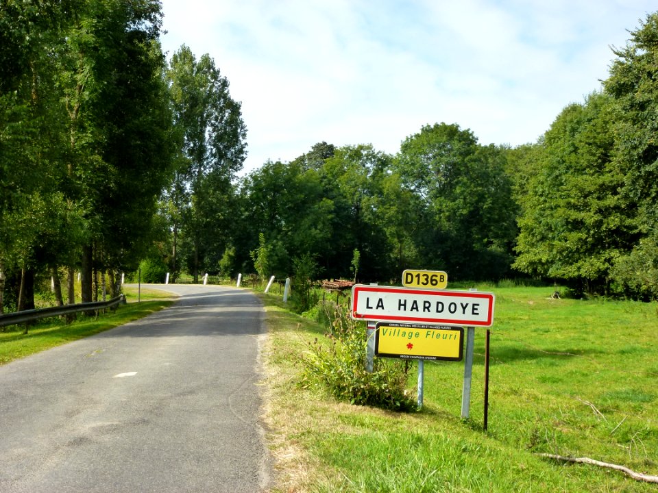 Rocquigny (Ardennes) city limit sign of La Hardoye