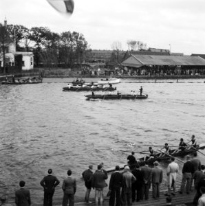 Roeiwedstrijd op de Oude Rijn, Bestanddeelnr 900-7913