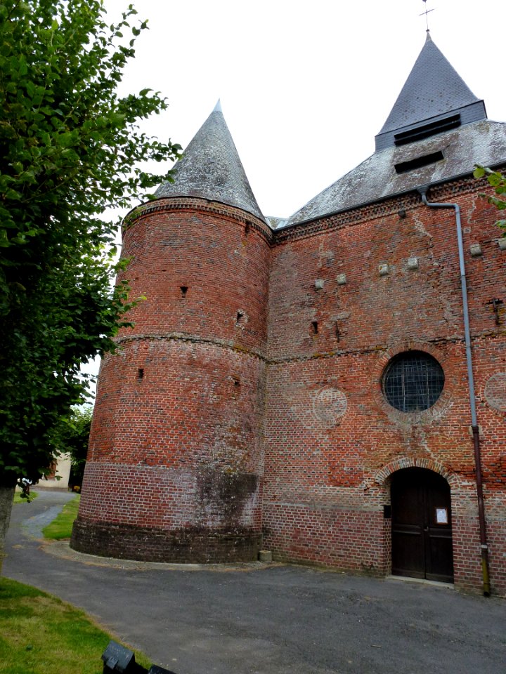 Rocquigny (Ardennes) église, tour gauche
