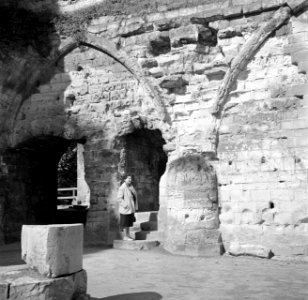 Romeinse overblijfselen in Valkenburg, in het midden Hildegard Eschen, Bestanddeelnr 252-0183