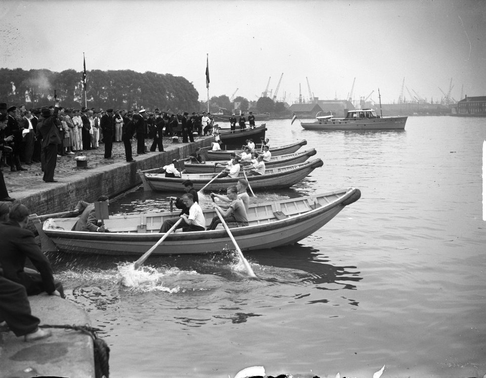 Roeiwedstrijd met vletter in Oosterdok, Bestanddeelnr 904-0619