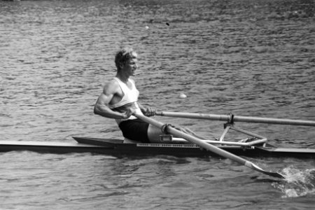 Roeien, Holland Beker winnaar Mund (DDR) in aktie, Bestanddeelnr 932-2431