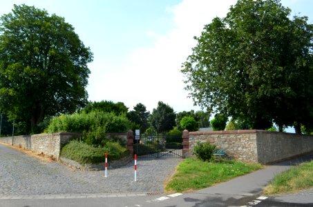 Rodheim vor der Höhe, Einfriedung des Friedhofes von 1902 (1)