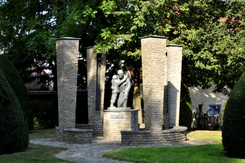 Rodheim vor der Höhe, Denkmal Zweiter Weltkrieg