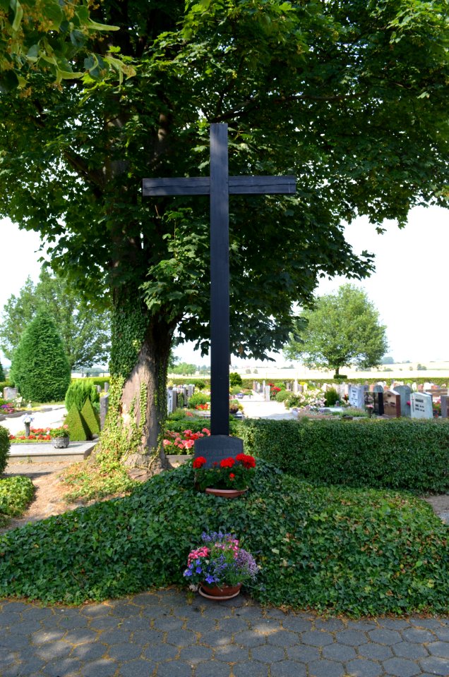 Rodheim vor der Höhe, Friedhof, Den Toten der unvergessenen Heimat