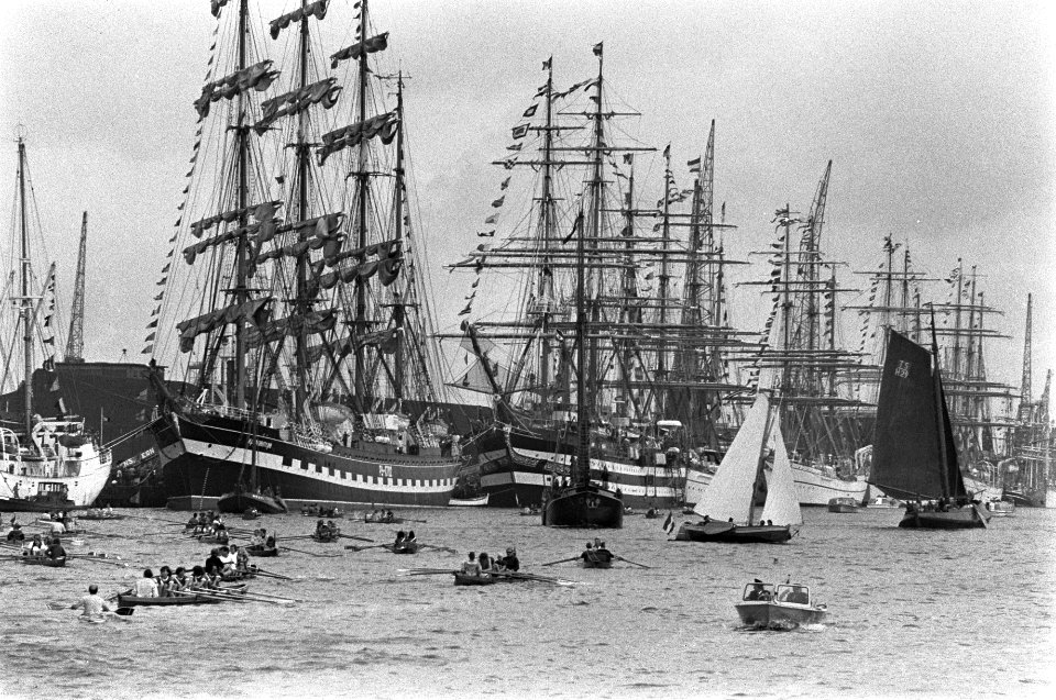 Roeitocht langsde grote schepen, de Windjammers, Bestanddeelnr 928-1054