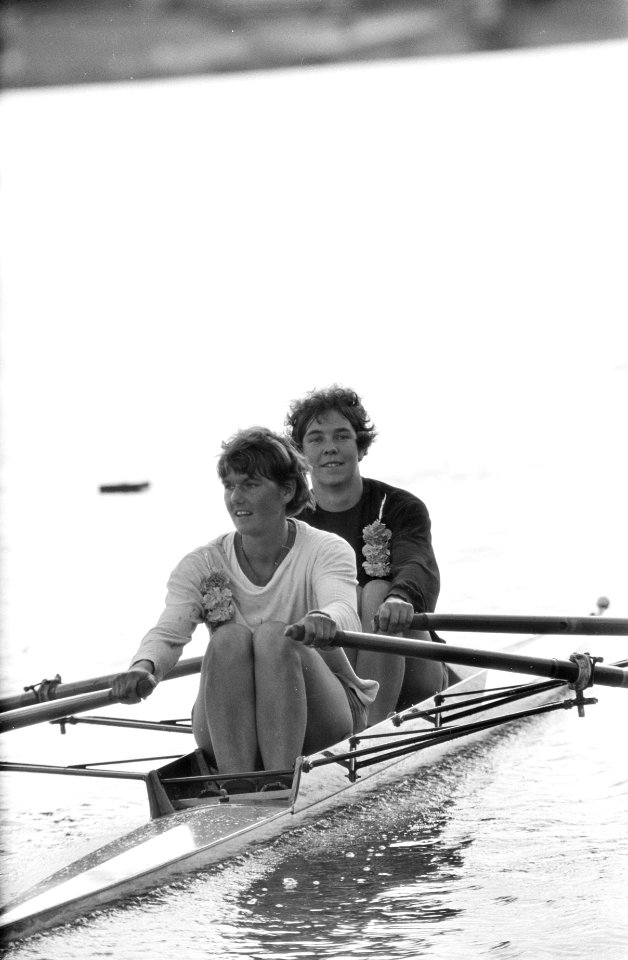 Roeien op de Bosbaan, Elite dames dubbel twee van DDS winnen. Truus Bauer en Too, Bestanddeelnr 921-4212