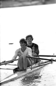 Roeien op de Bosbaan, Elite dames dubbel twee van DDS winnen. Truus Bauer en Too, Bestanddeelnr 921-4212