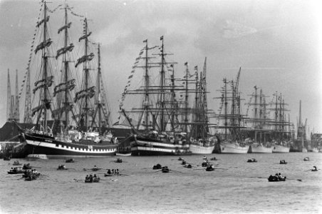 Roeitocht langs de grote schepen, de Windjammers, Bestanddeelnr 928-1055