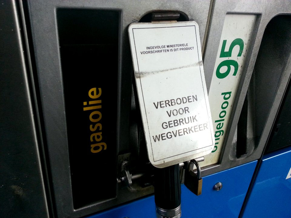 Rode diesel tankstation