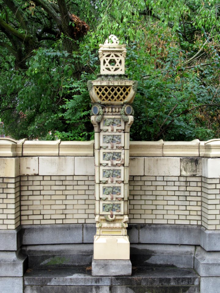 Rodef Shalom Temple, decorative lampstand, 2021-07-09, 02