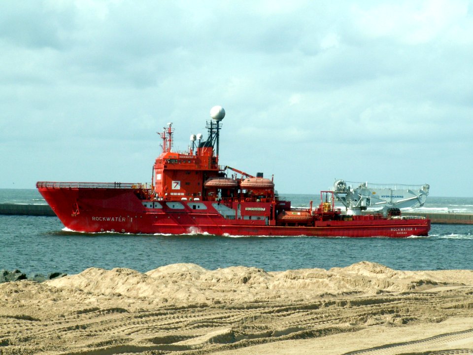 Rockwater 1 - IMO 8211746 - Callsign C6BM4 04August2005