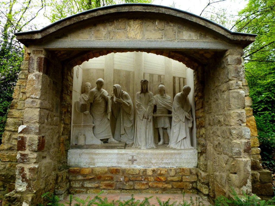 Roermond, kruiswegpark, statie 01