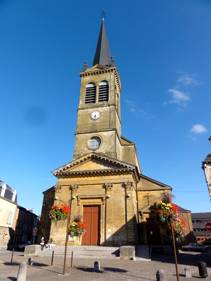 Rocroi (Ardennes) église, façade