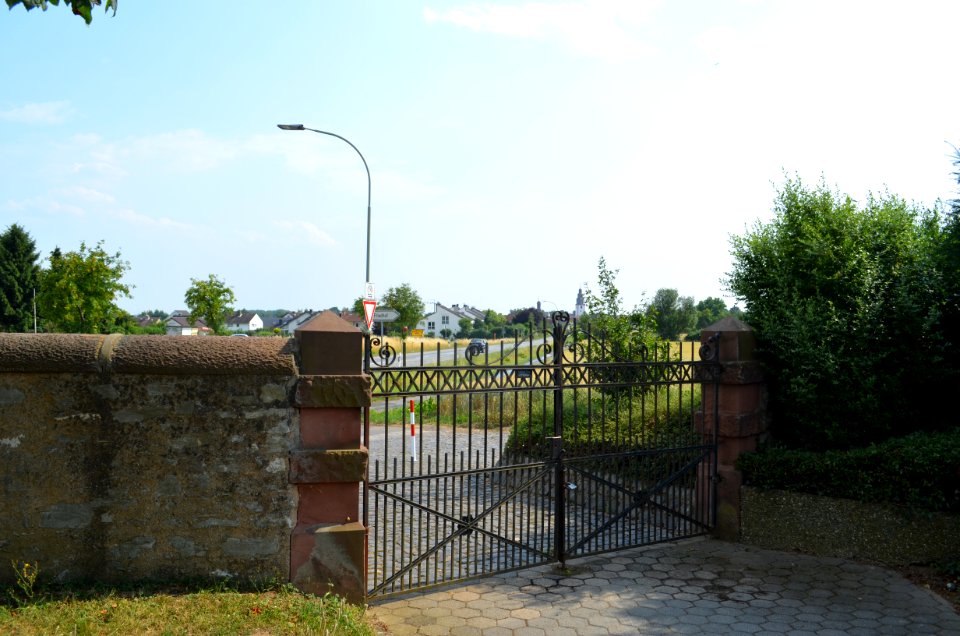 Rodheim vor der Höhe, Friedhofstor