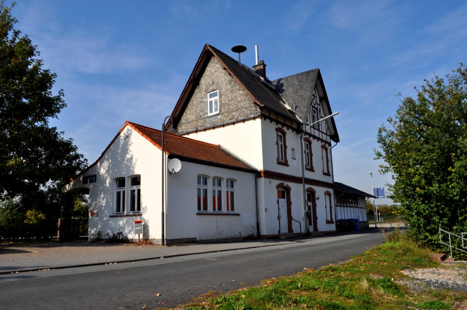 Rodheim vor der Höhe, Bahnhof 1