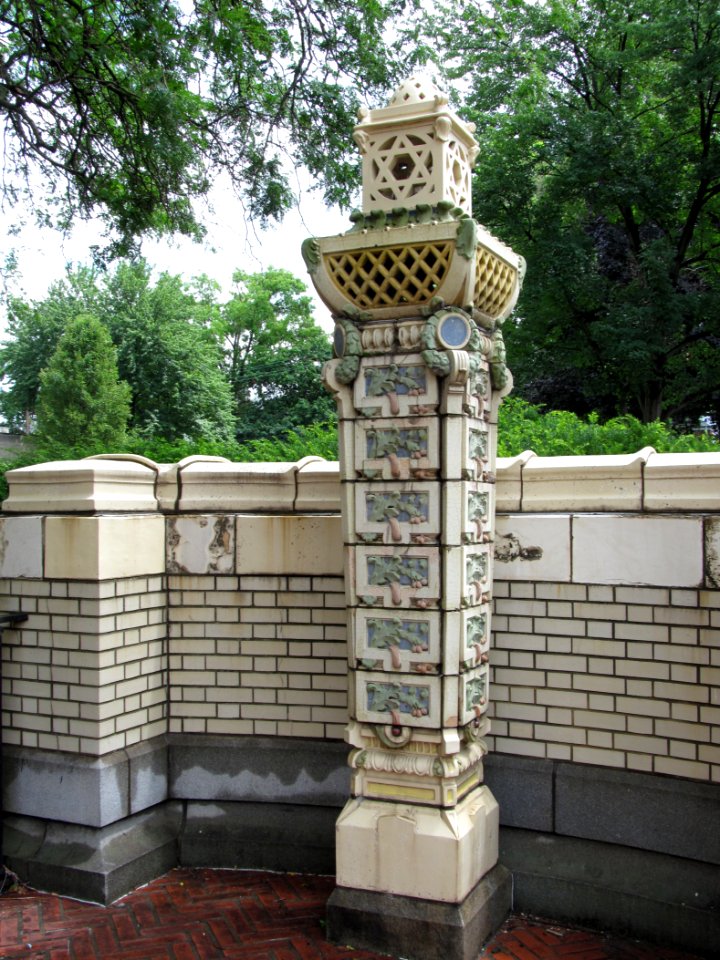 Rodef Shalom Temple, decorative lampstand, 2021-07-09, 03