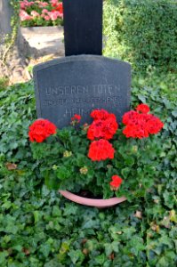 Rodheim vor der Höhe, Friedhof, Den Toten der unvergessenen Heimat, Detail