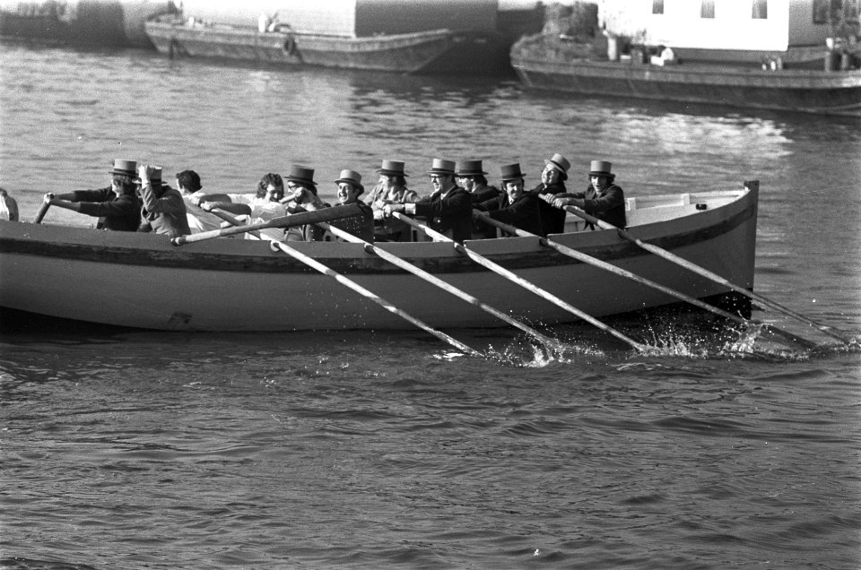 Roeiwedstrijden op de Dijkgracht tussen de Koninklijke Marine, de Kweekschool v…, Bestanddeelnr 926-7862