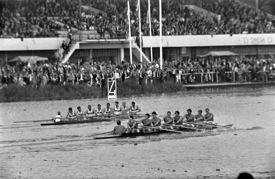 Roeien Nederland tegen Duitsland Bosbaan. Duel tussen de Duitse en Nederlandse a, Bestanddeelnr 921-4749