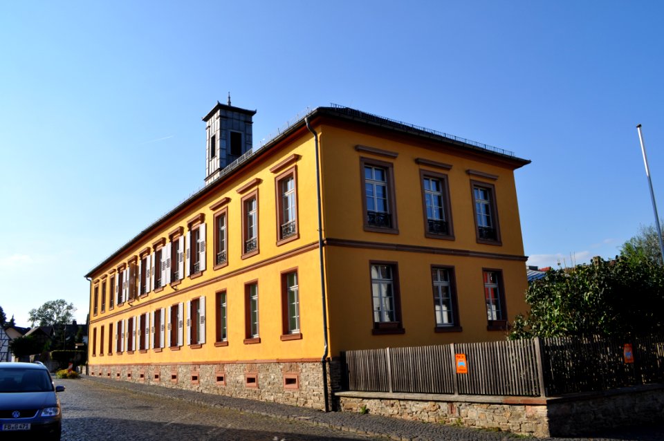 Rodheim vor der Höhe, Alte Schule 1
